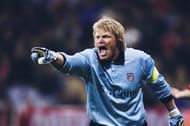 The legendary goalie regrets not moving to the 'Theatre of Dreams.'